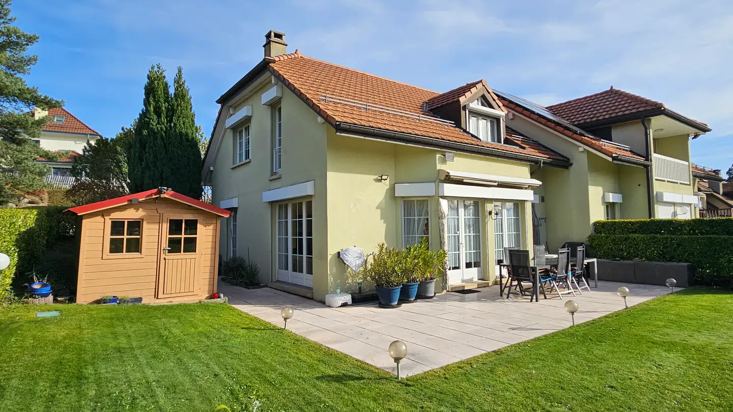 Stepped house for sale - 1131 Tolochenaz