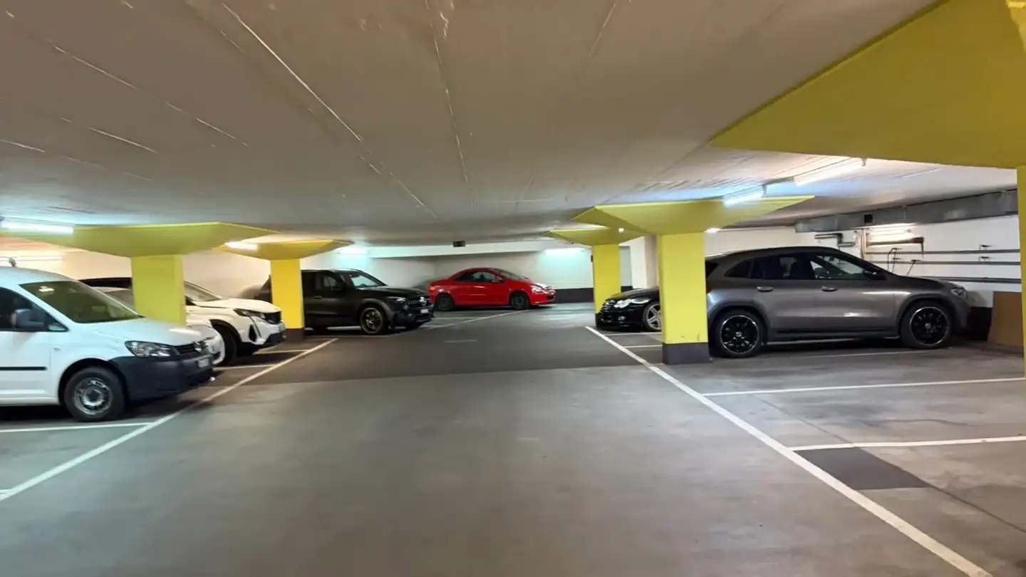 Parcheggio sotterraneo in affitto - In Der Wässeri 20, 8047 Zürich