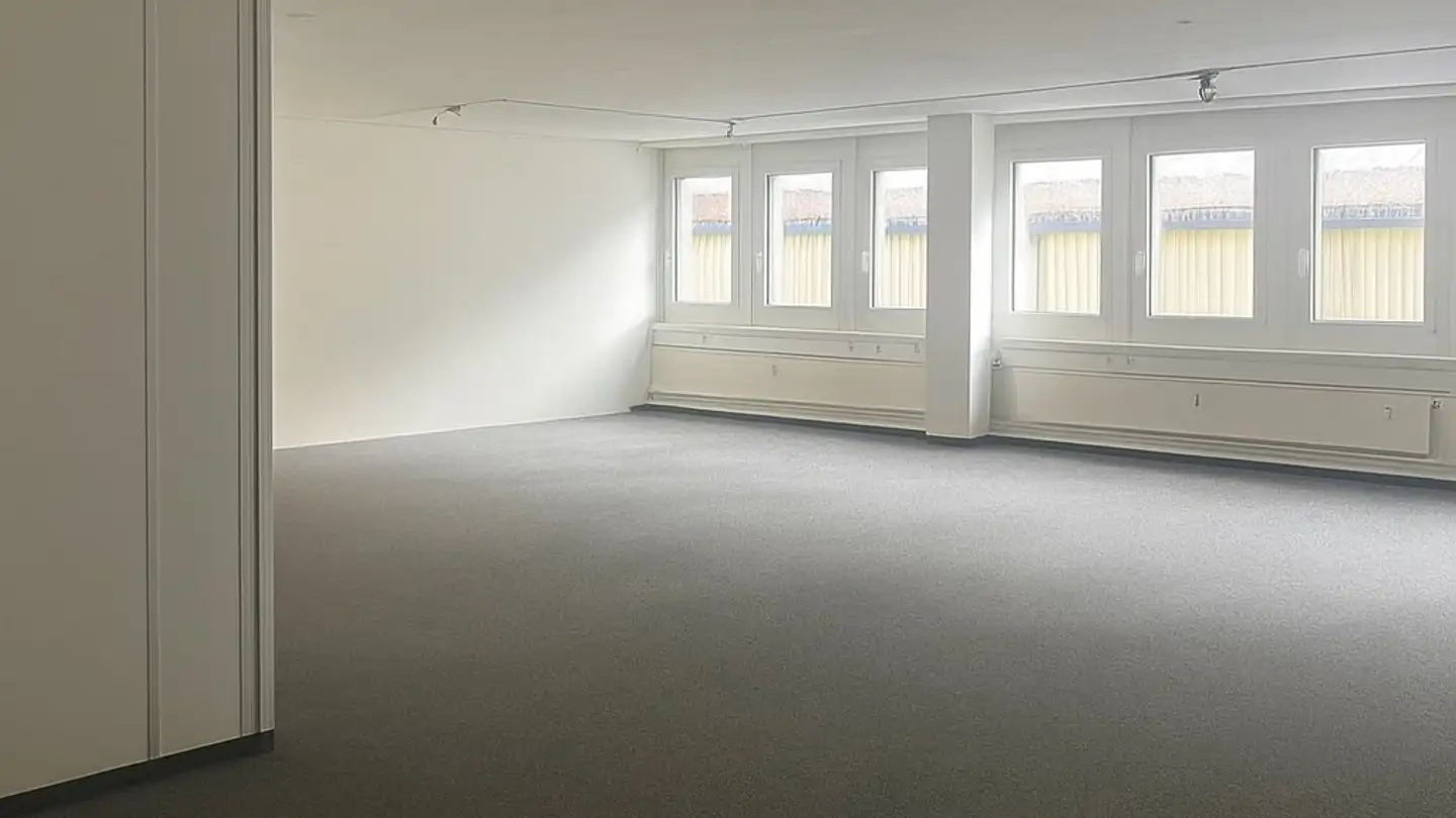 Gewerbe mieten - Bruggacherstrasse 24, 8117 Fällanden - Foto 3