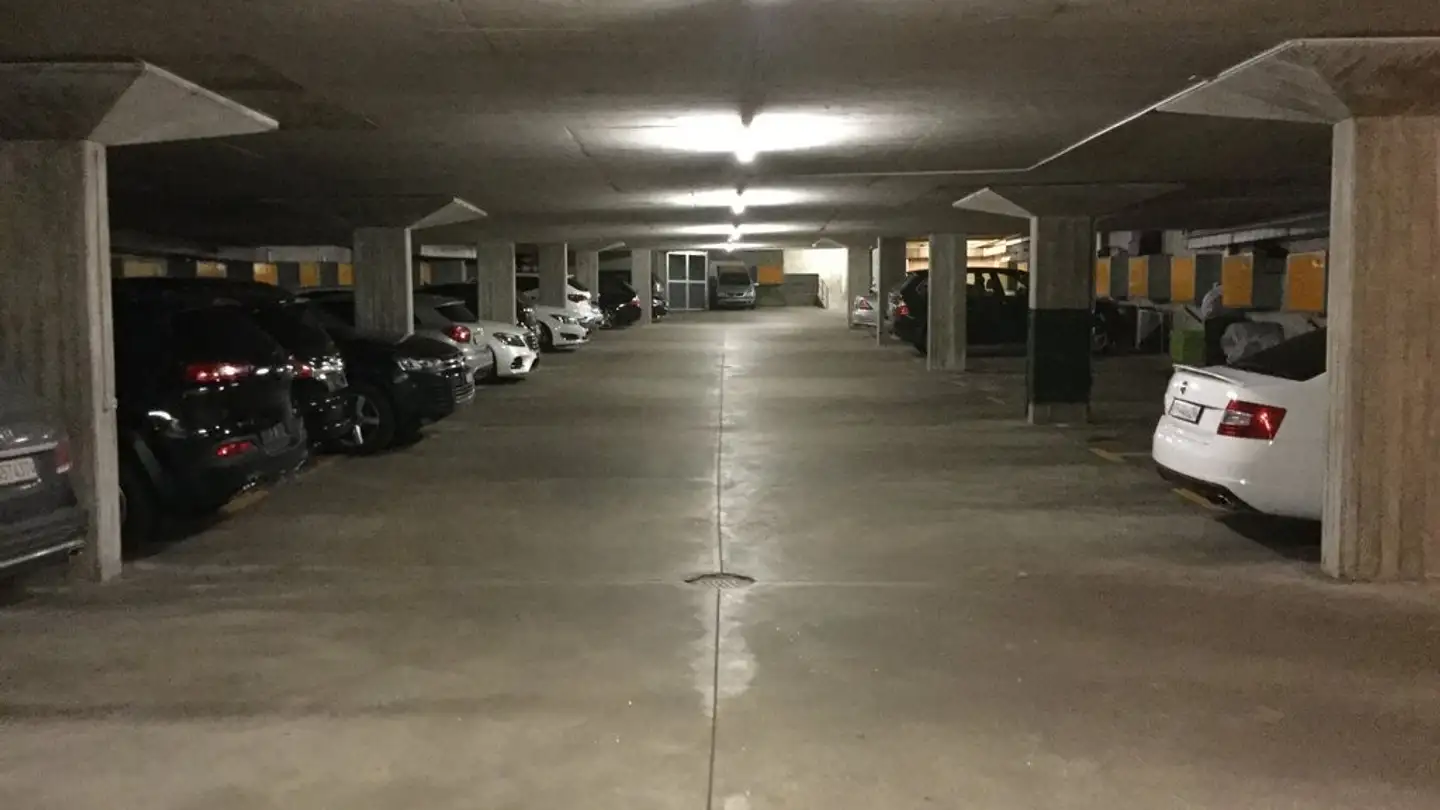 Place de parking souterraine à louer - Badenerstrasse 109, 8952 Schlieren