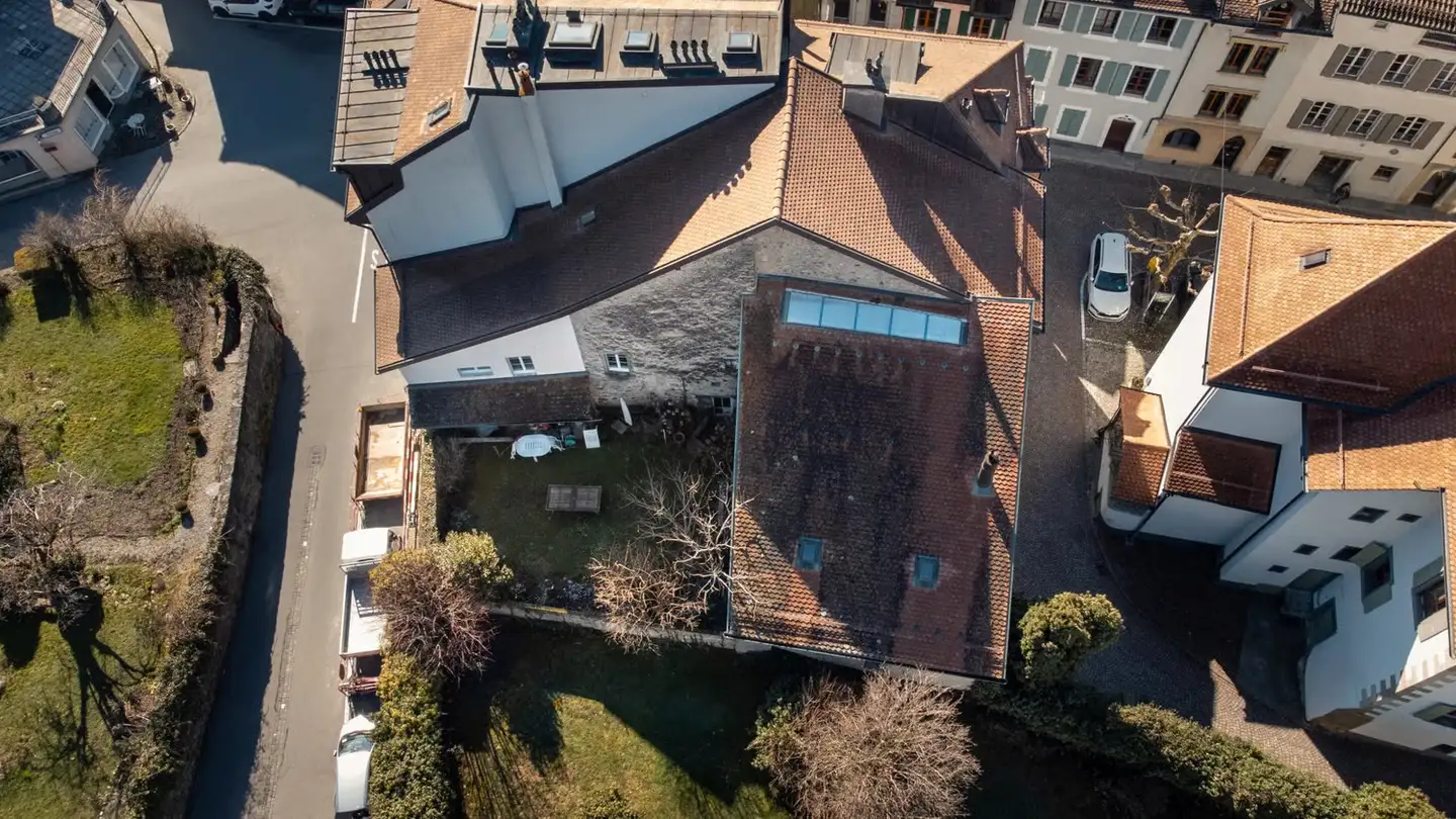 Mixed-use building for sale - 1095 Lutry