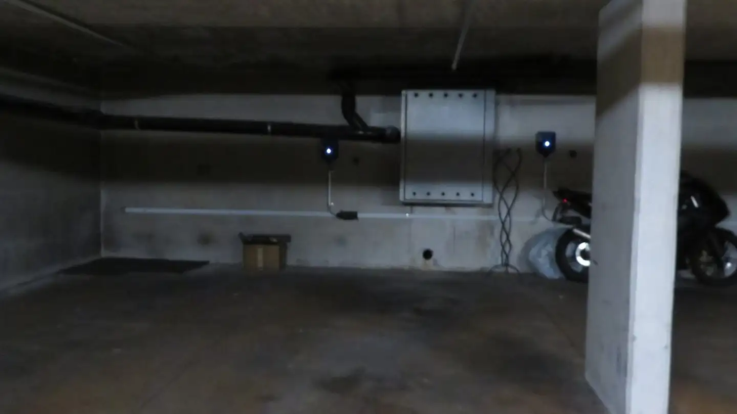 Place de parking extérieure à louer - Schaffhauserstrasse 280, 8057 Zürich