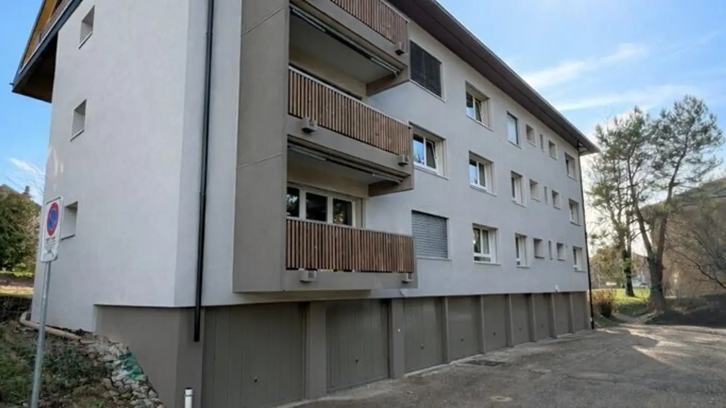 Indoor motorbike parking space for rent - Chemin de l'Ochettaz, 1025 St-Sulpice VD