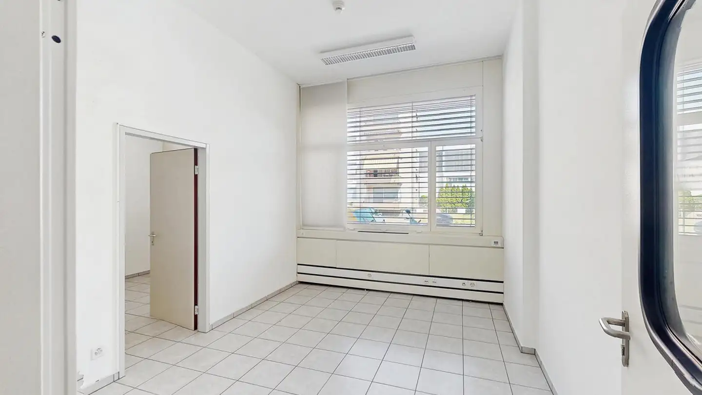 Commercial à louer - Via Cantonale 27, 6928 Manno - Photo 3