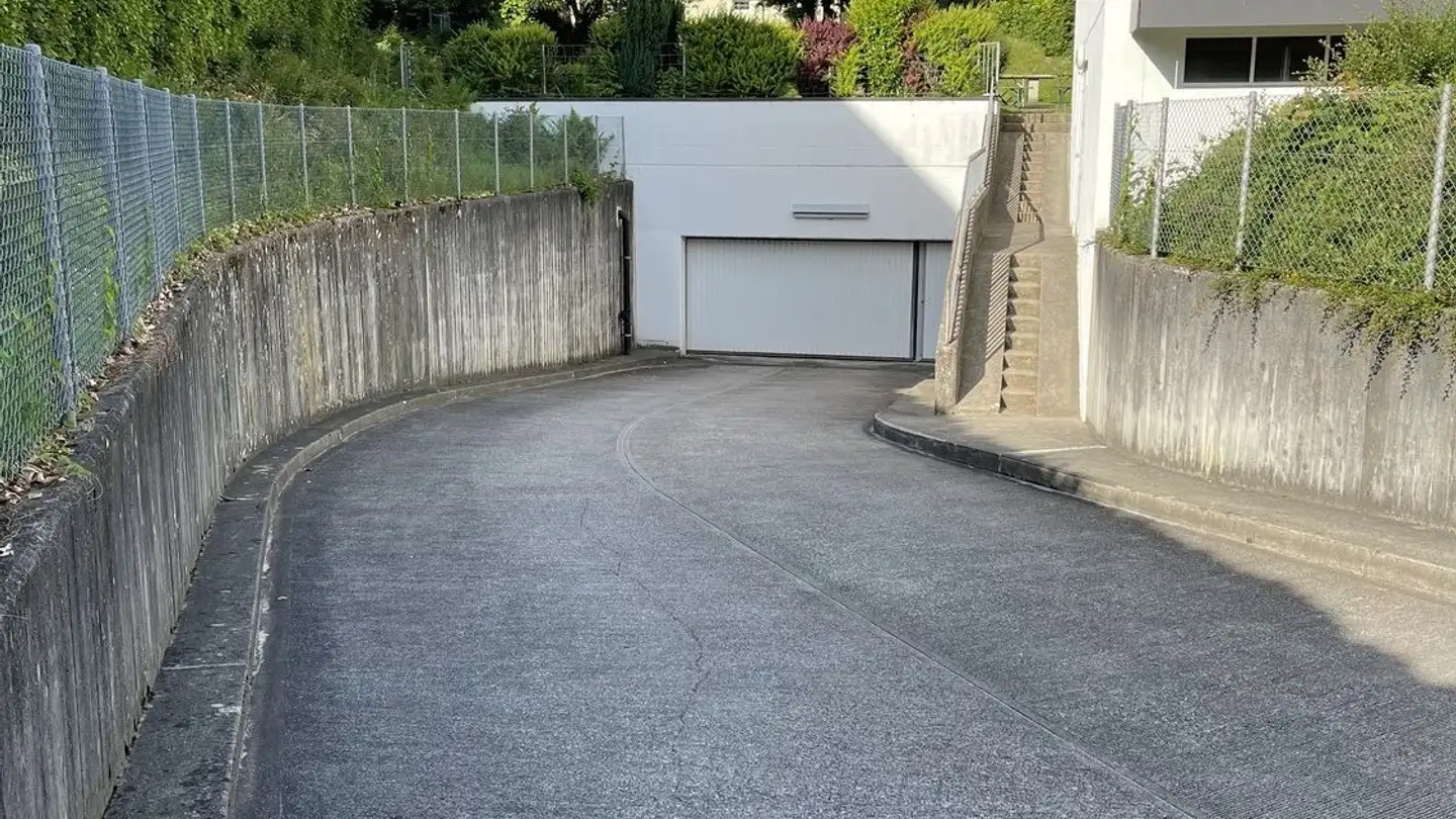 Place de parking extérieure à louer - Diggelmannstrasse 31, 8047 Zürich