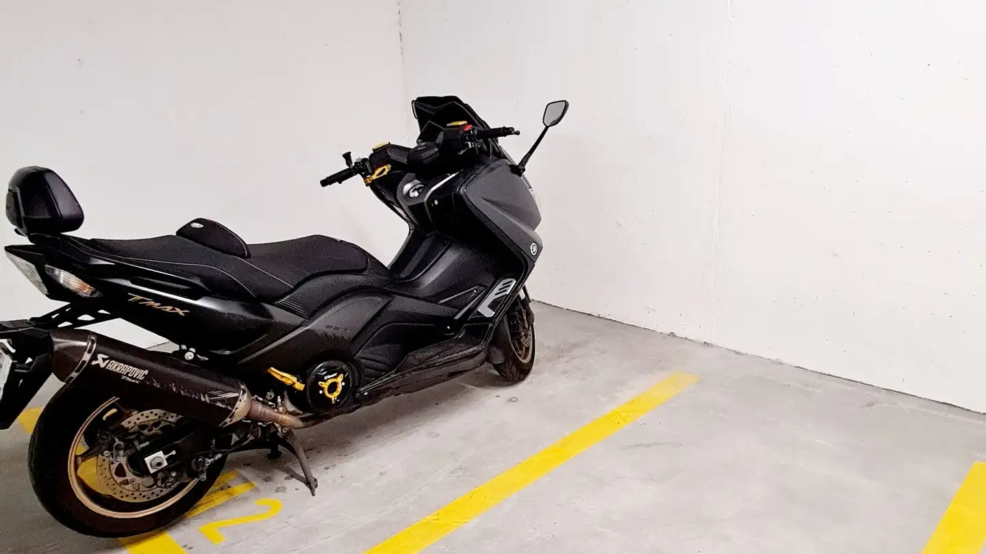 Parcheggio interno per moto in affitto - 8572 Berg TG