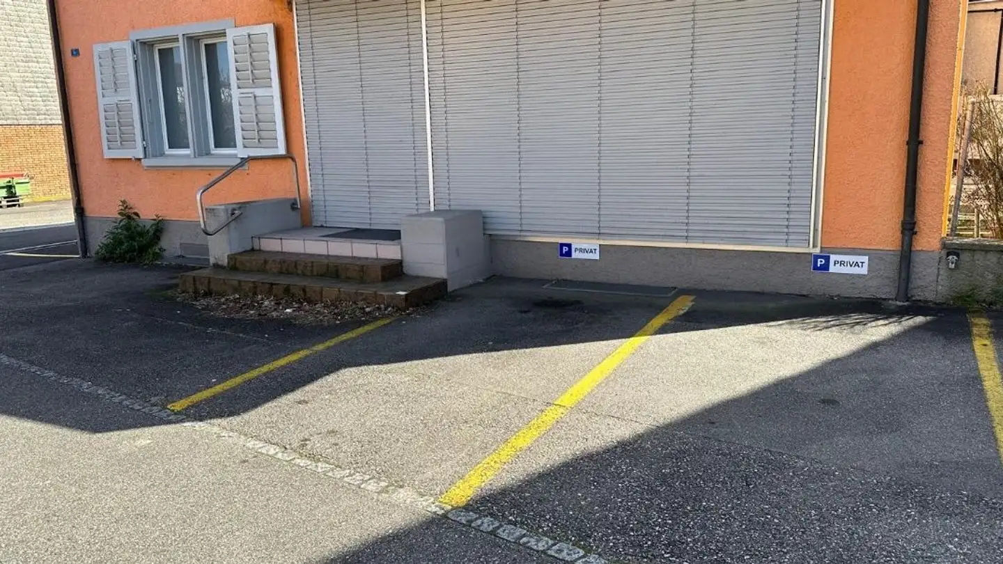 Place de parking extérieure à louer - Dorfstrasse 4, 4656 Starrkirch-Wil