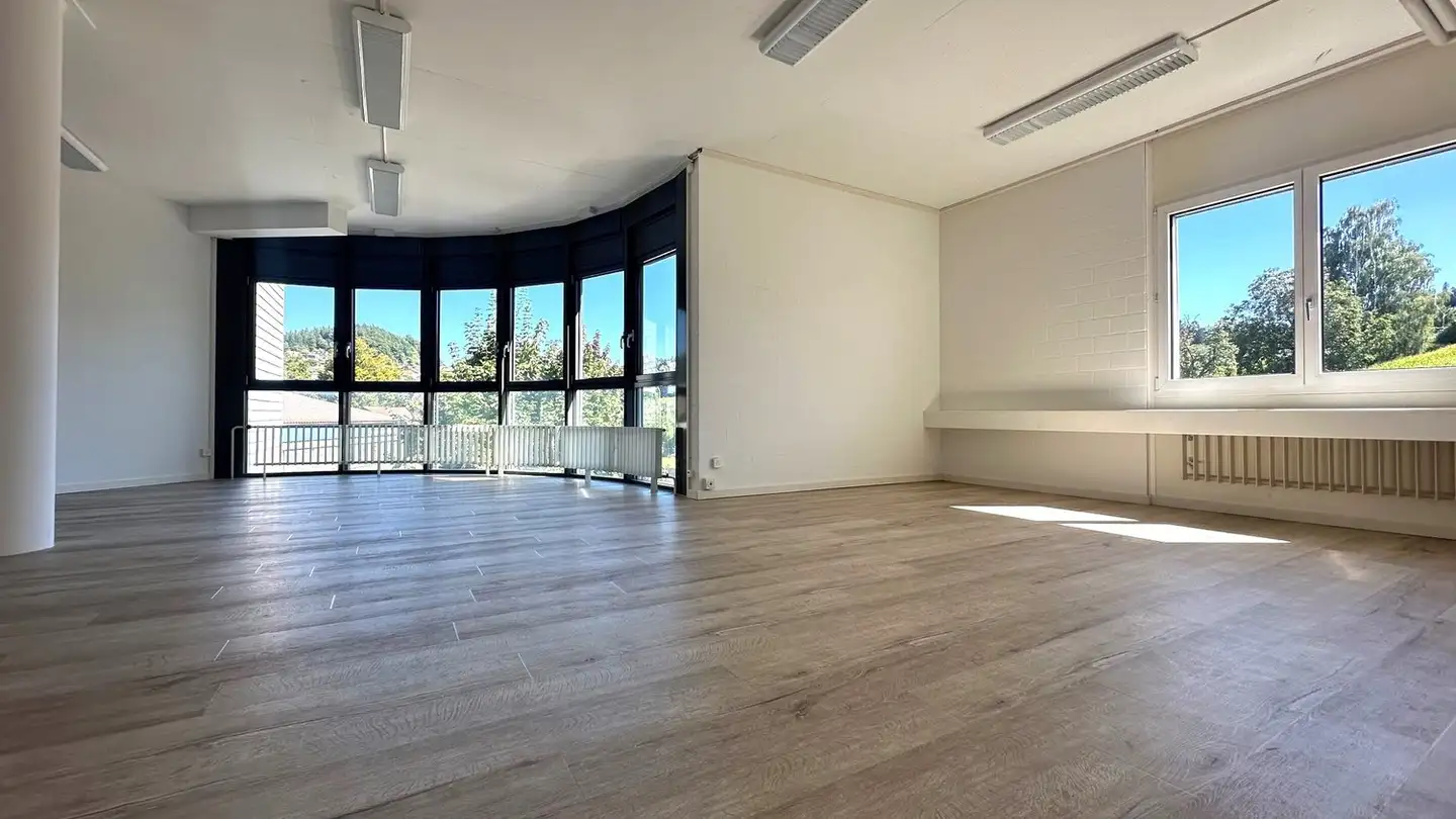 Grande magazzino in affitto - Schwarzenburgstrasse 854, 3145 Niederscherli - Photo 2