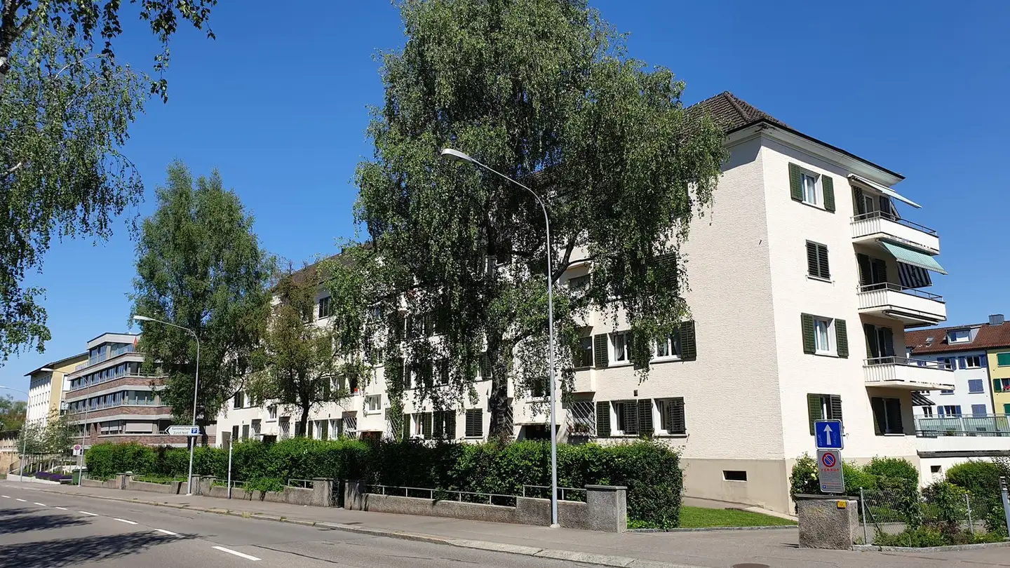Place de parking extérieure à louer - Birchstrasse 92, 8050 Zürich