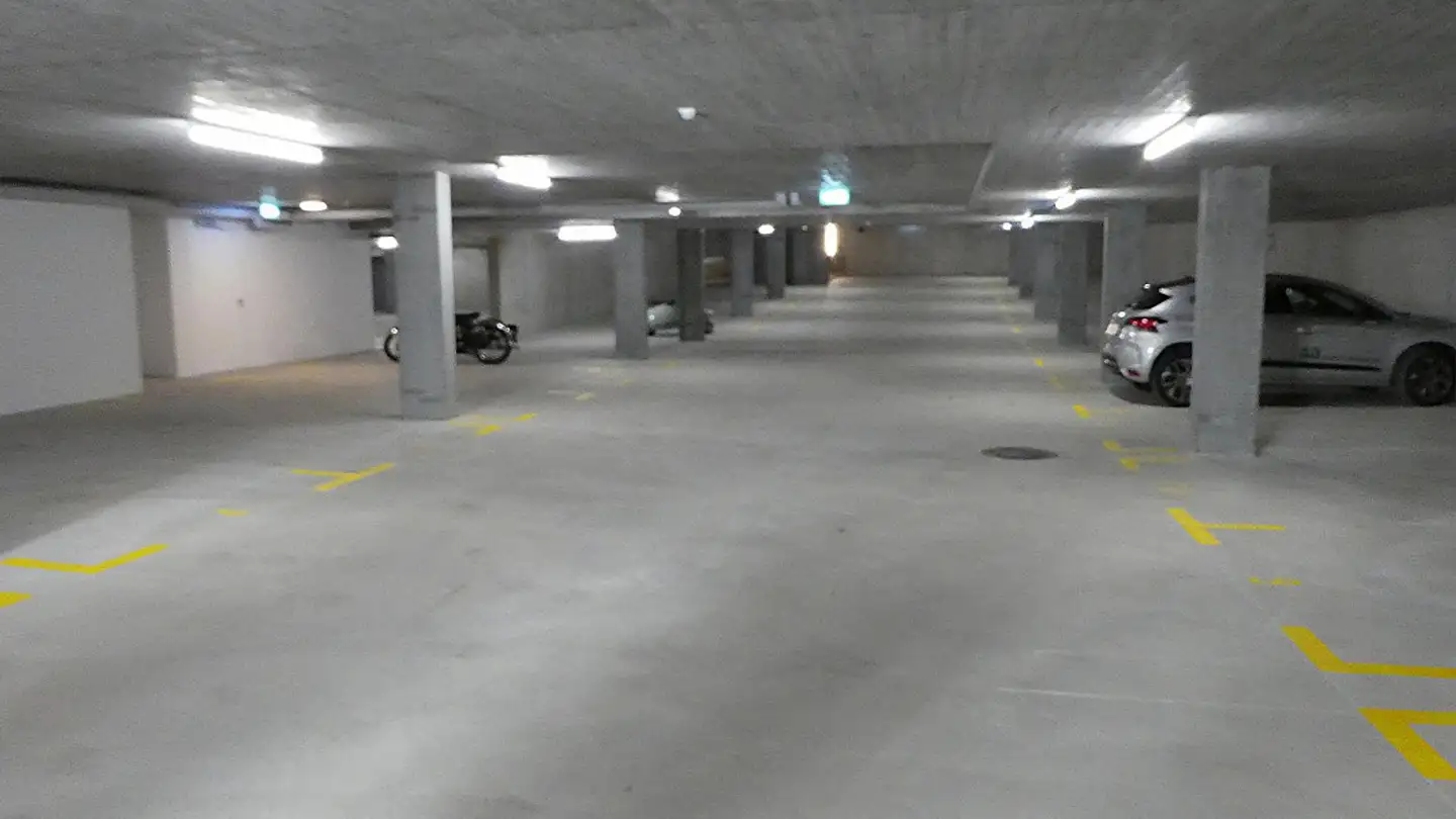 Place de parking souterraine à louer - Masanserstrasse 172, 7000 Chur