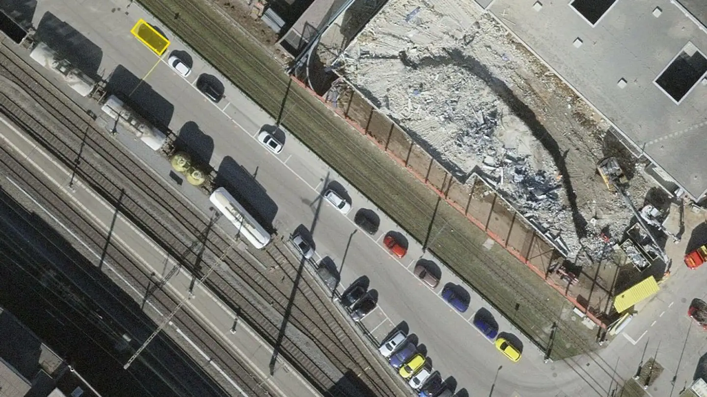 Place de parking extérieure à louer - 8152 Glattbrugg