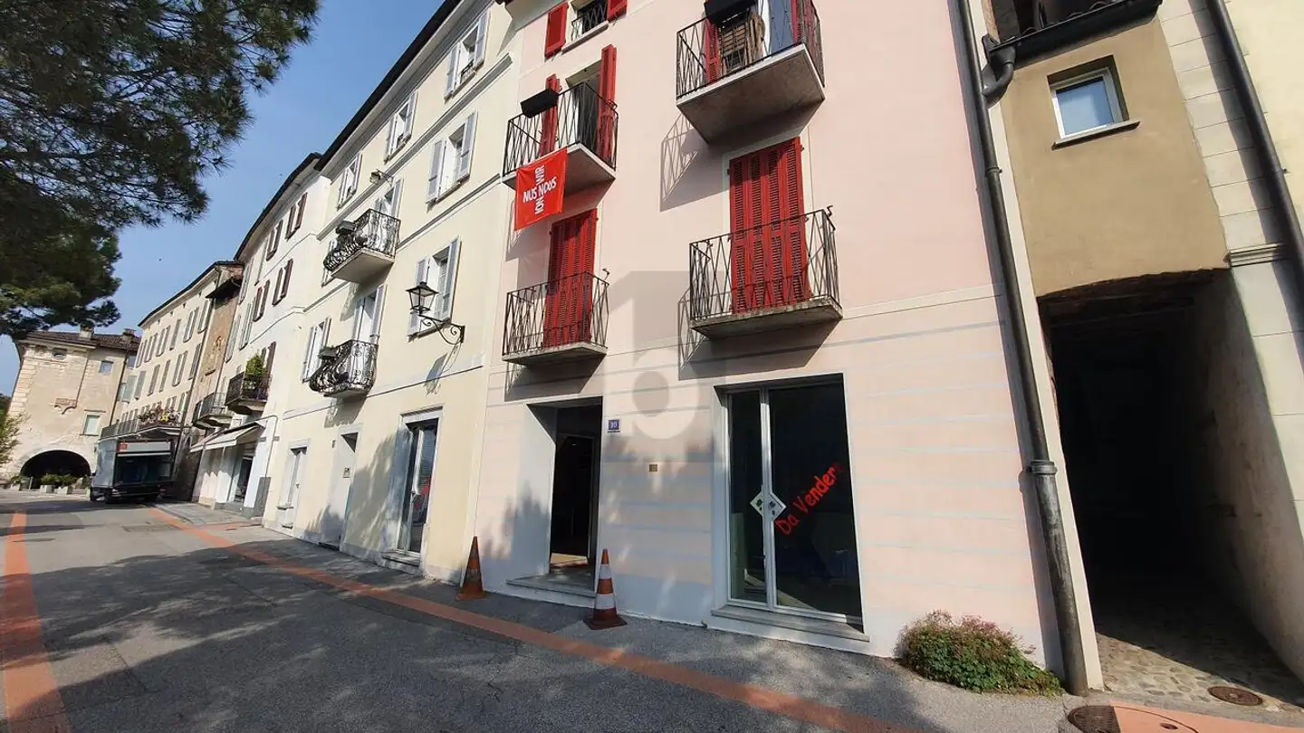 Shop for sale - 6922 Morcote