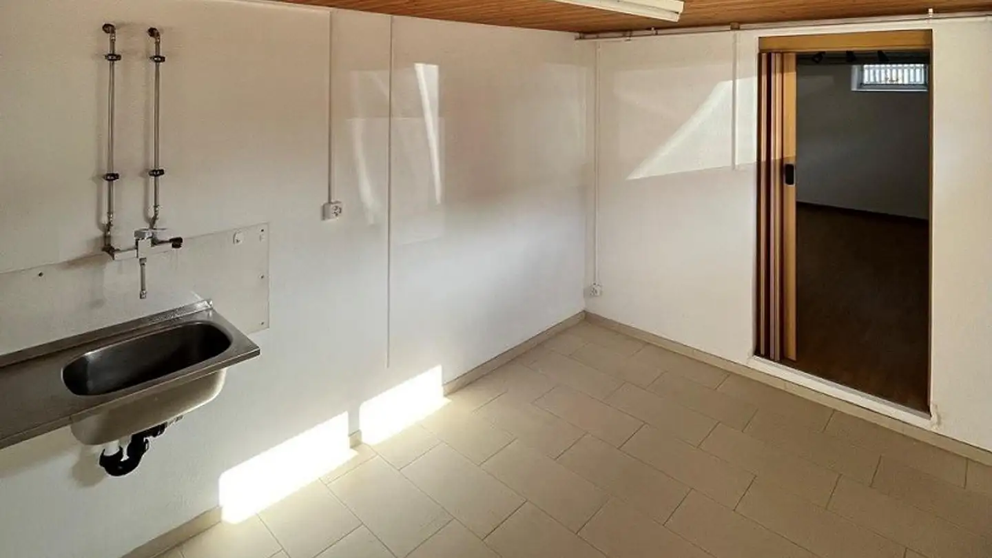 Commercial for rent - Luegislandstrasse 499, 8051 Zürich - Photo 2