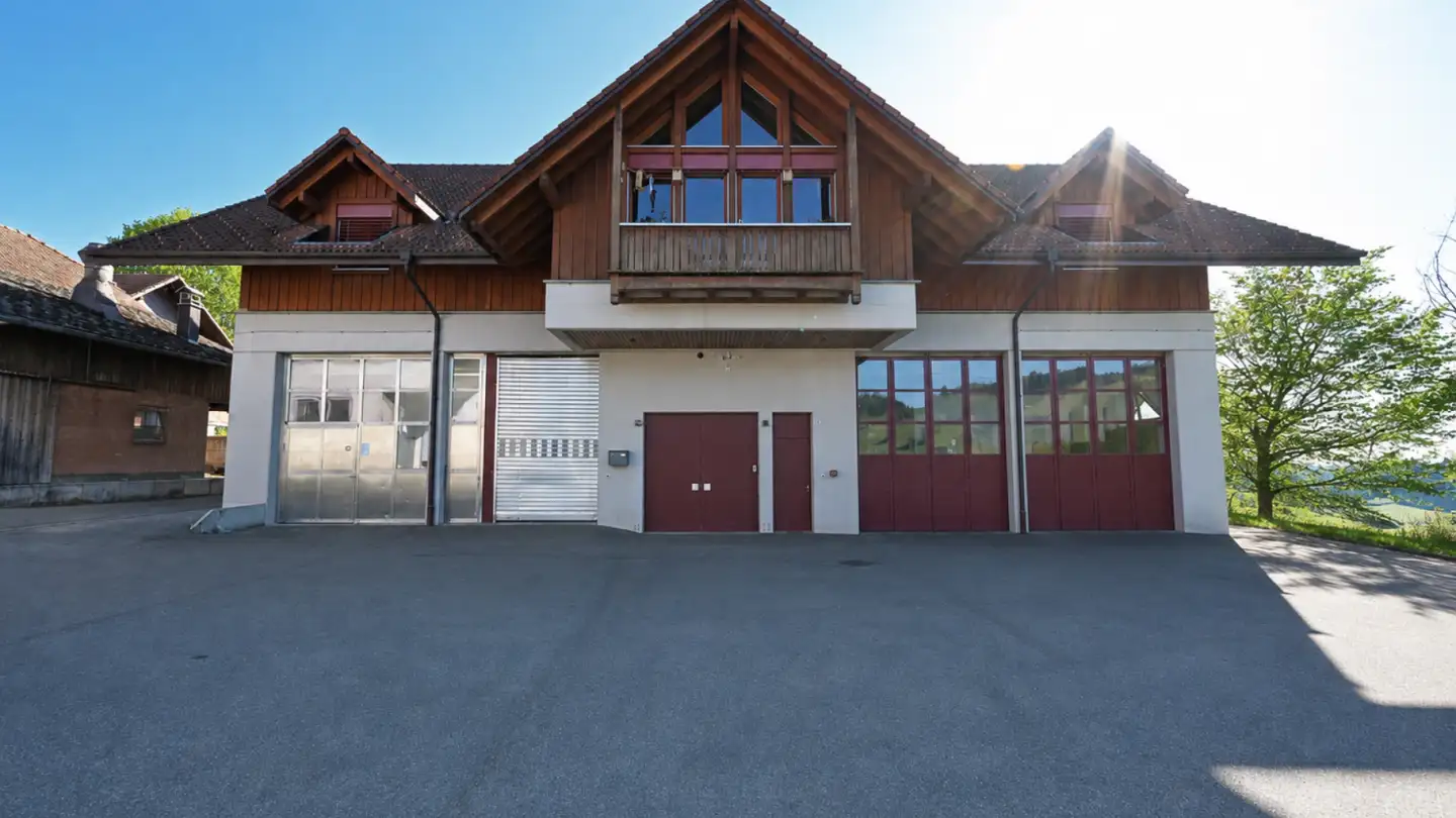 Mixed-use building for sale - 3673 Linden