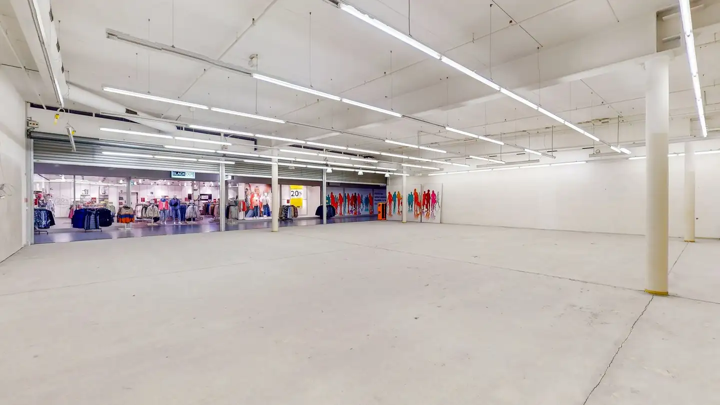 Edificio ad uso misto in affitto - Place De La Gare 10, 1610 Châtillens - Photo 2