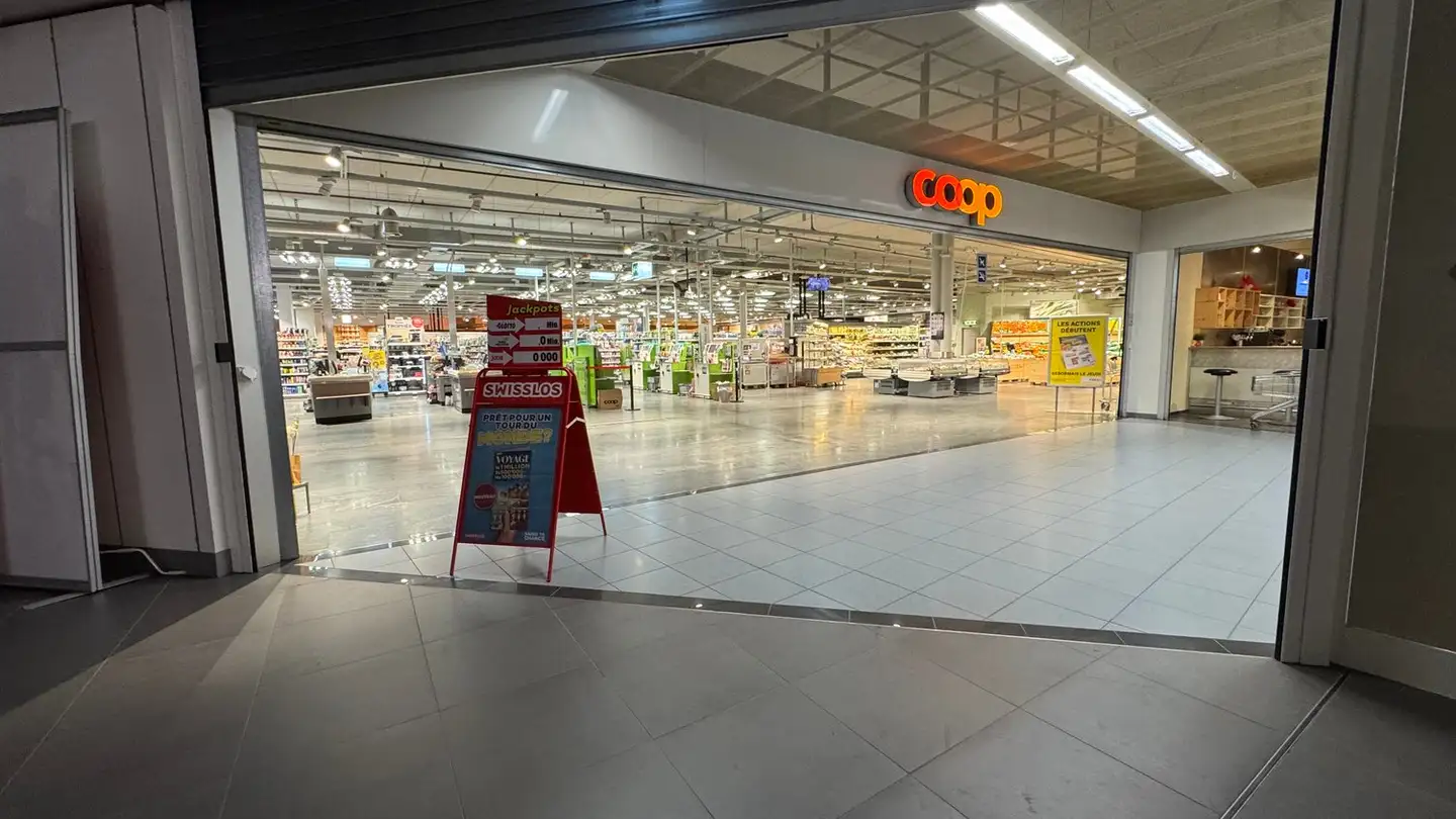 Edificio ad uso misto in affitto - Place De La Gare 10, 1610 Châtillens - Photo 4