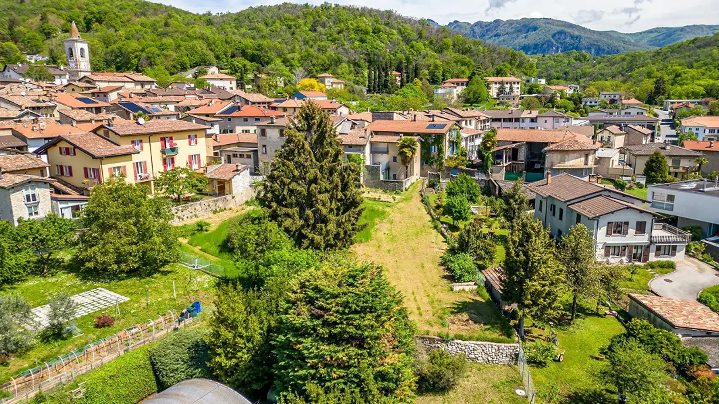 Terrain constructible à vendre - 6864 Arzo