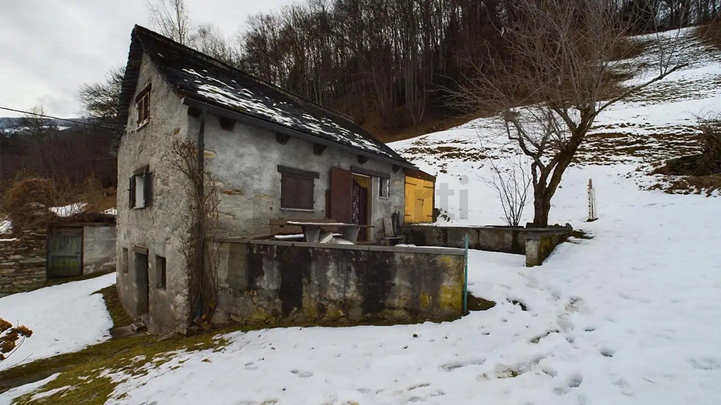Constructible plot for sale - 6716 Acquarossa - Photo 2