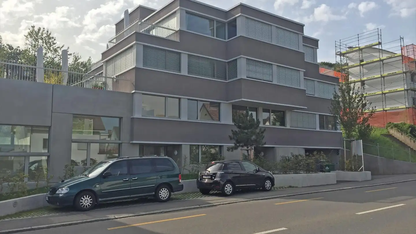 Indoor motorbike parking space for rent - Glaubtenstrasse, 8046 Zürich