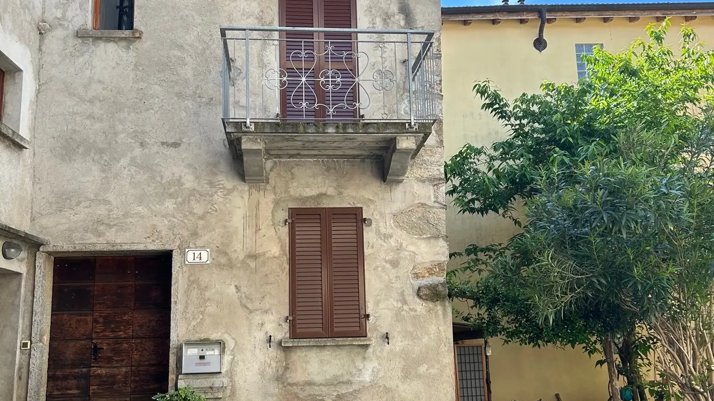 Single house for rent - 6949 Comano