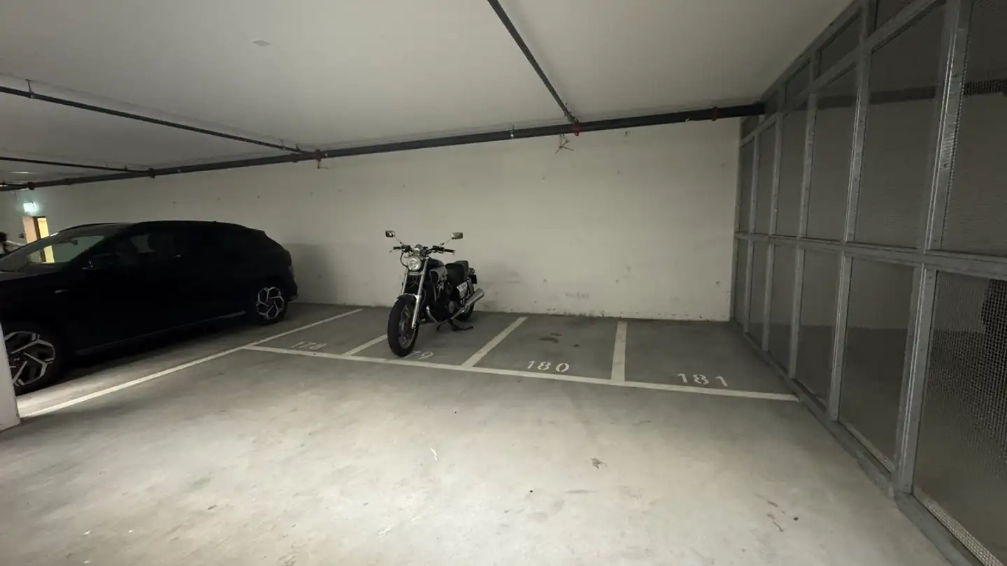 Indoor motorbike parking space for rent - Promenade De Folliéran 8, 1740 Neyruz FR - Photo 3