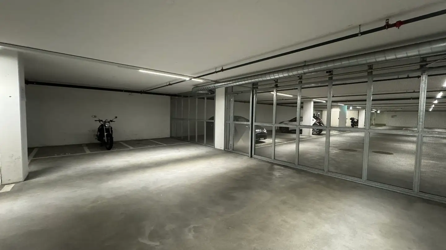 Indoor motorbike parking space for rent - Promenade De Folliéran 8, 1740 Neyruz FR - Photo 4