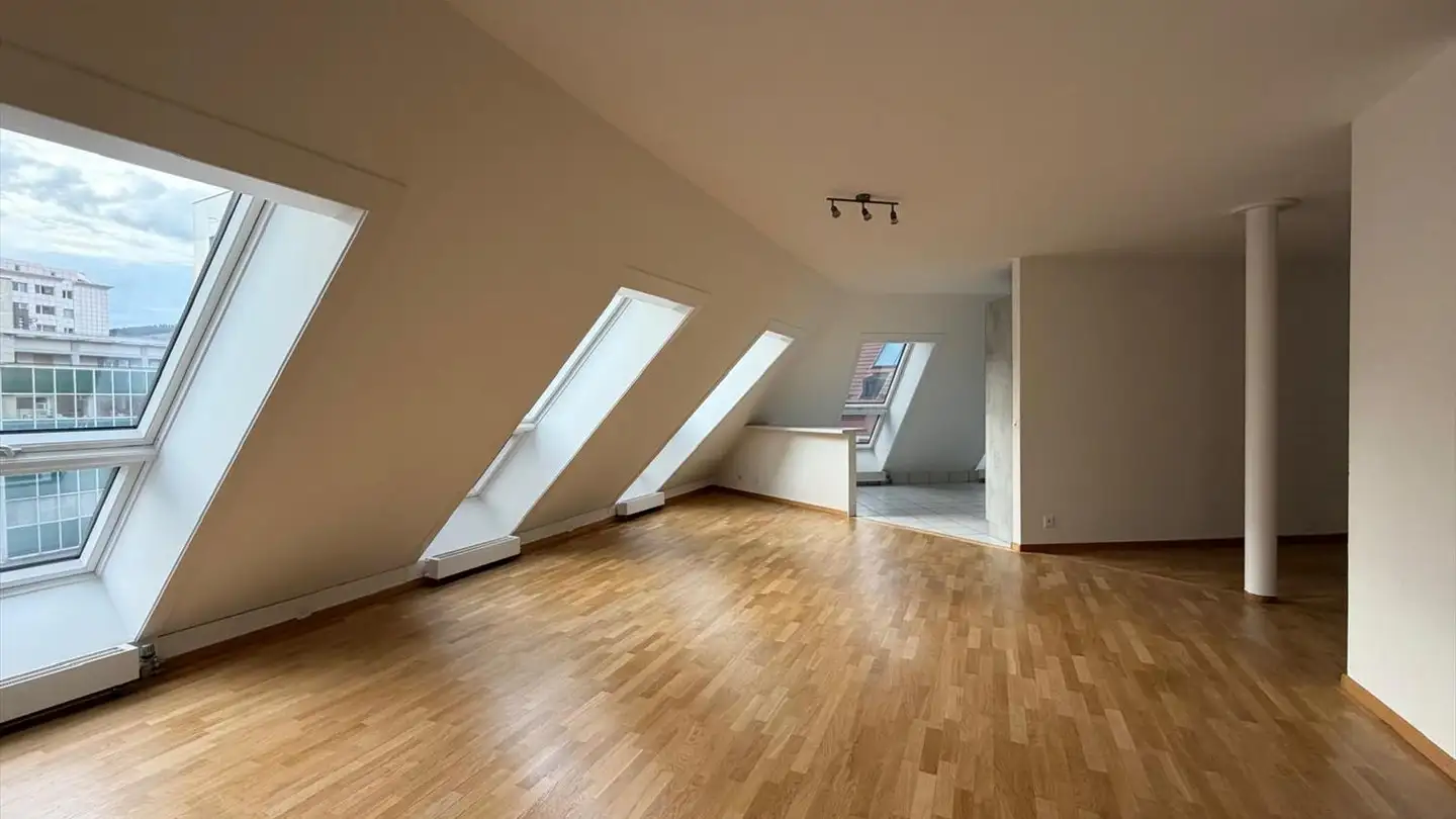 Apartment for rent - Avenue Léopold-Robert 11a, 2300 La Chaux-de-Fonds - Photo 2