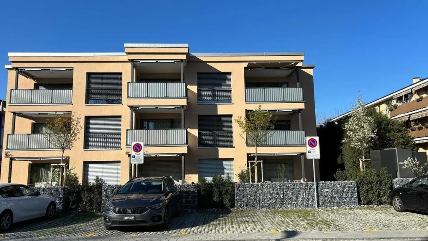 Place de parking extérieure à louer - Heissgländstrasse 19, 4132 Muttenz