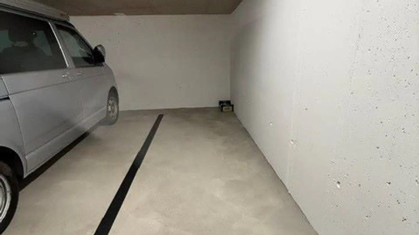 Place de parking intérieure pour moto à louer - Morgentalstrasse 77, 8038 Zürich