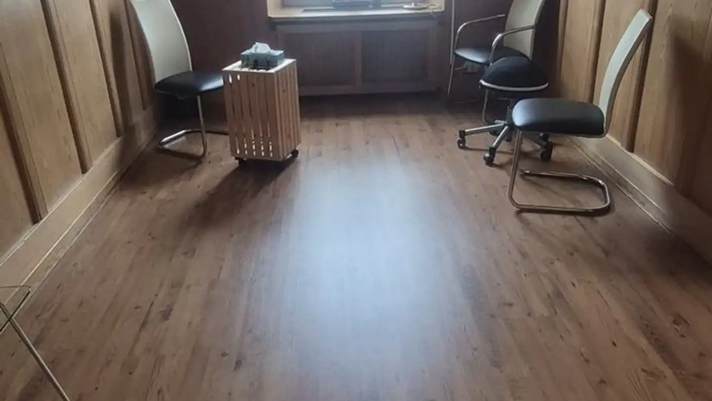 Commercial à louer - Hochstrasse 4, 8330 Pfäffikon ZH