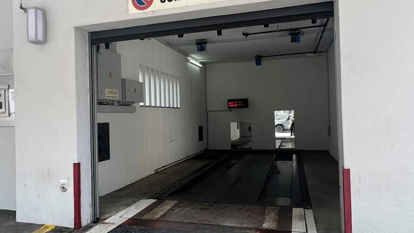 Parcheggio sotterraneo in affitto - Rue De Bon-Port, 1820 Territet - Photo 2