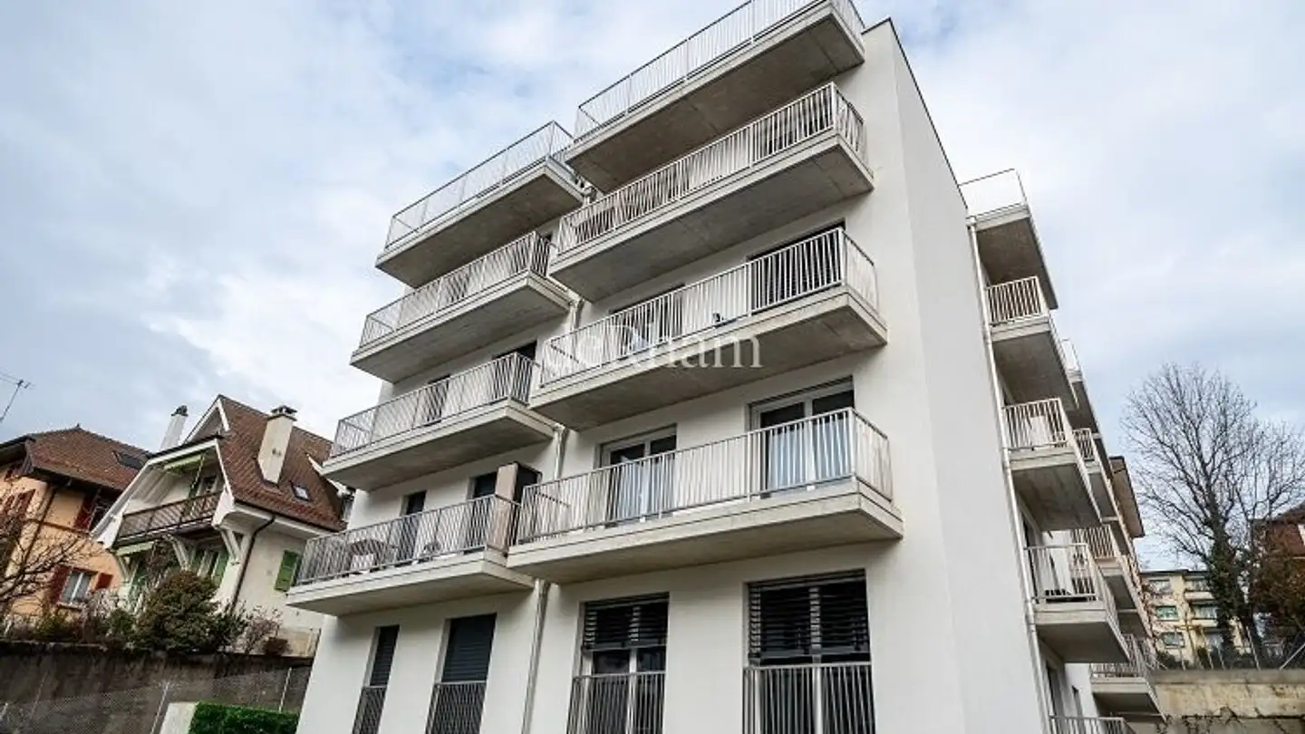 Indoor motorbike parking space for rent - Avenue D'echallens 110, 1004 Lausanne