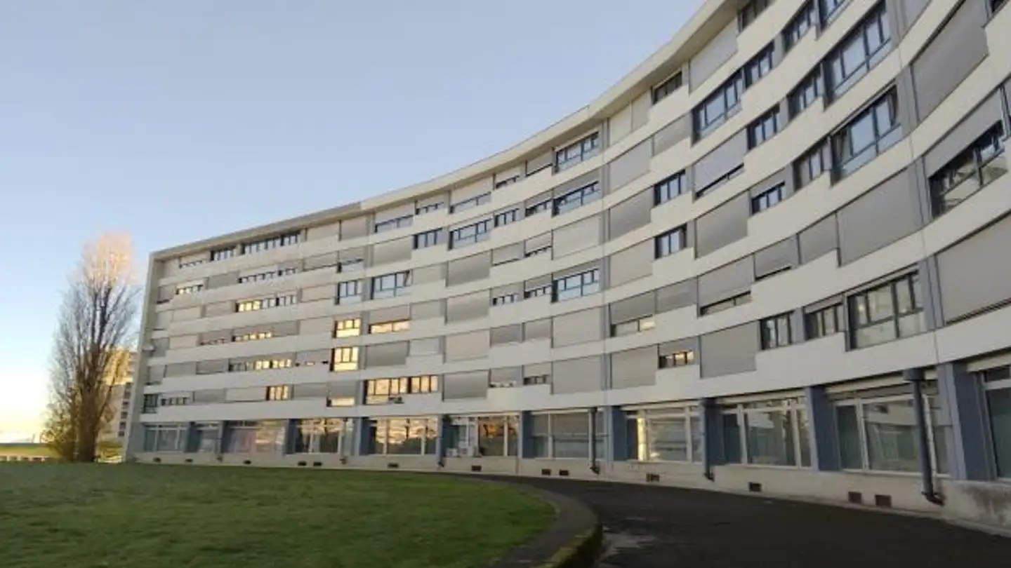 Outdoor parking space for rent - Route De Saint-Julien 76, 1212 Grand-Lancy