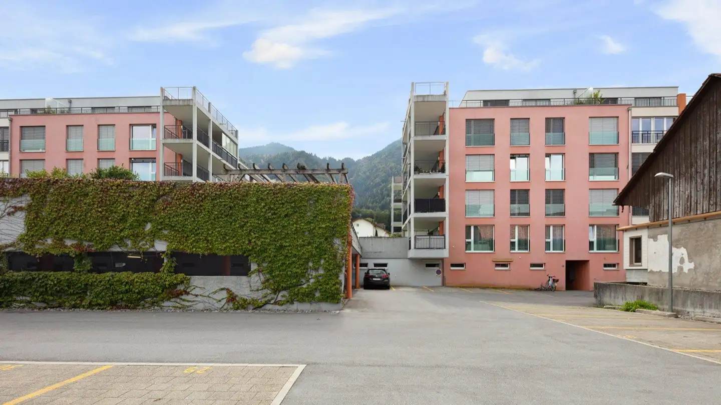 Place de parking extérieure à louer - Kantonsstrasse 60a, 8864 Reichenburg