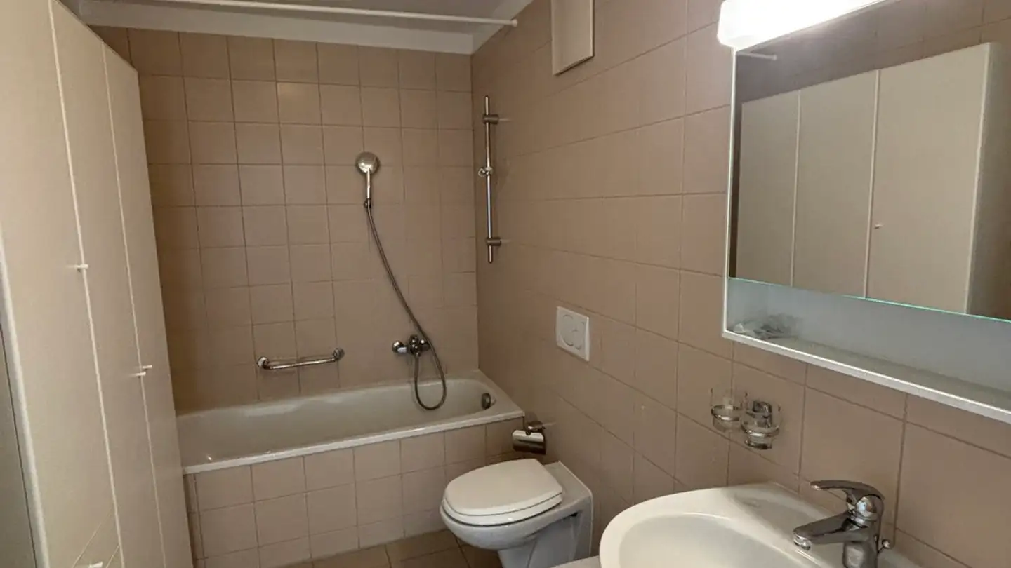 Apartment for rent - Viale Stazione 18, 6512 Giubiasco - Photo 2