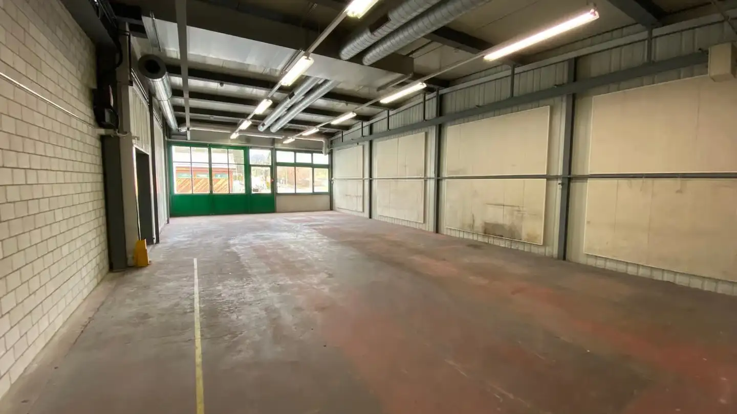 Industrieimmobilie mieten - Neuhofstrasse 7, 8630 Rüti ZH - Foto 2