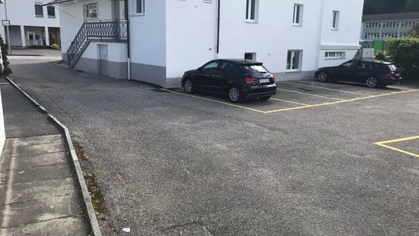 Parkplatz im Freien mieten - Bergstrasse 1, 4813 Uerkheim - Foto 4