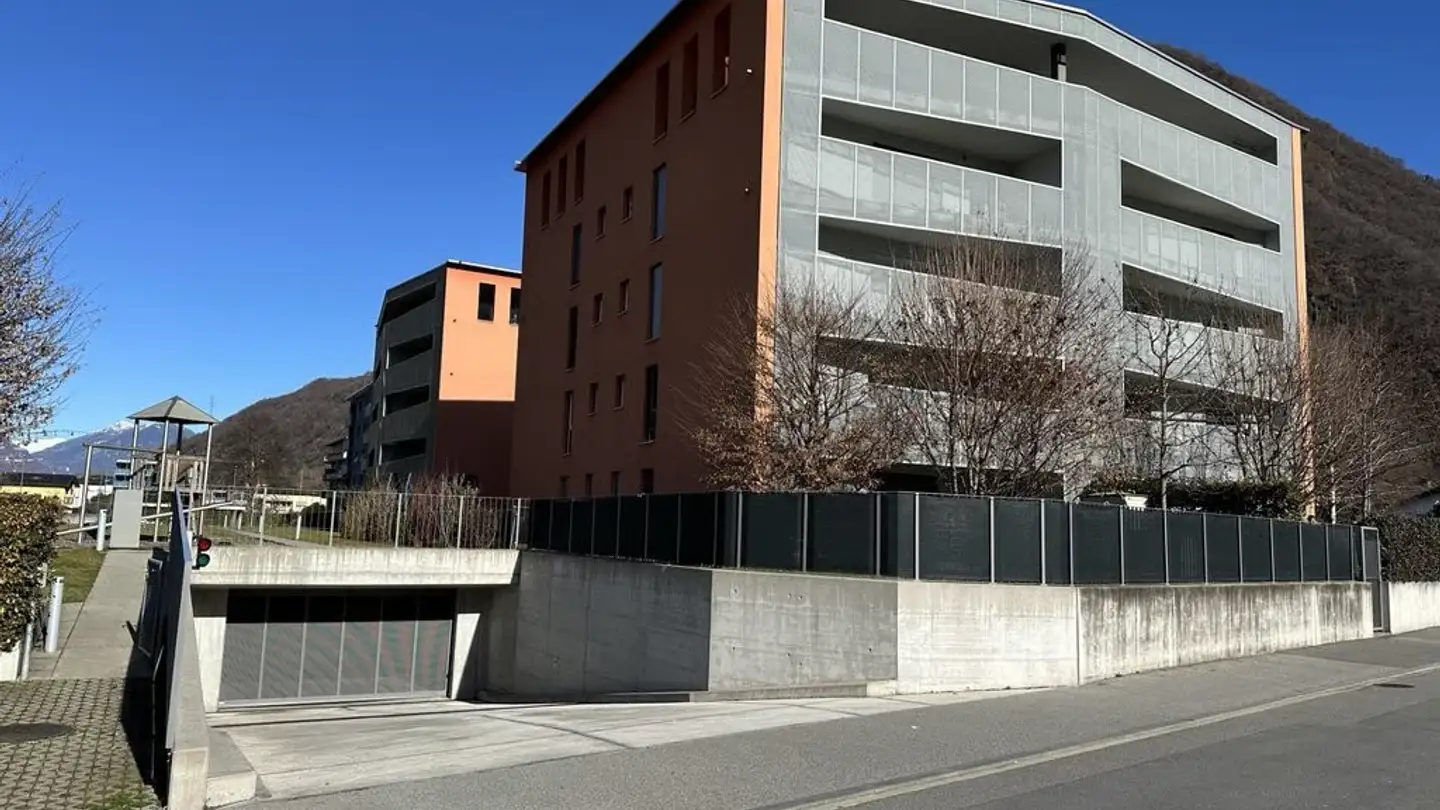 Tiefgaragenstellplatz mieten - Via Cantonale 15, 6532 Castione