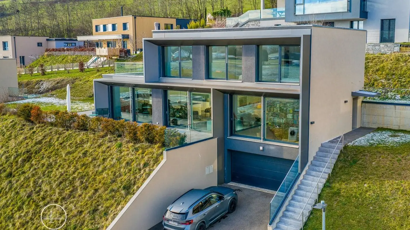 Single house for sale - 1528 Surpierre