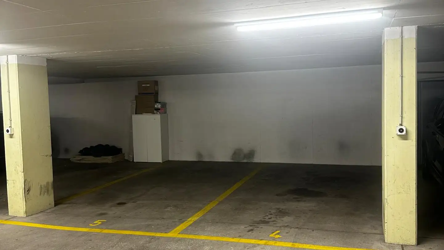 Tiefgaragenstellplatz mieten - Schlyffistrasse 14, 8806 Bäch SZ
