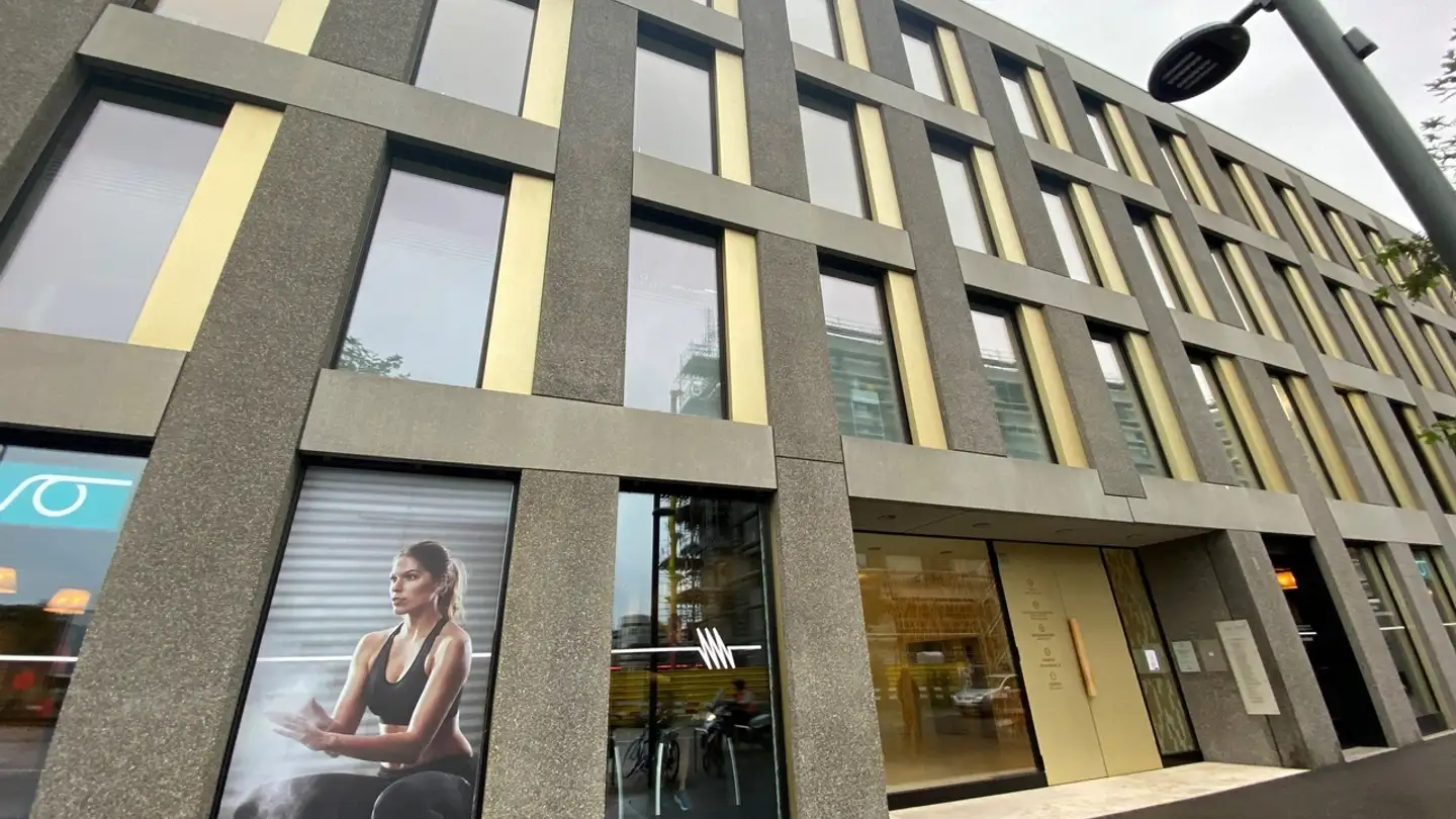 Underground parking space for rent - Avenue De La Gare-Des-Eaux-Vives 28, 1208 Genève - Photo 2