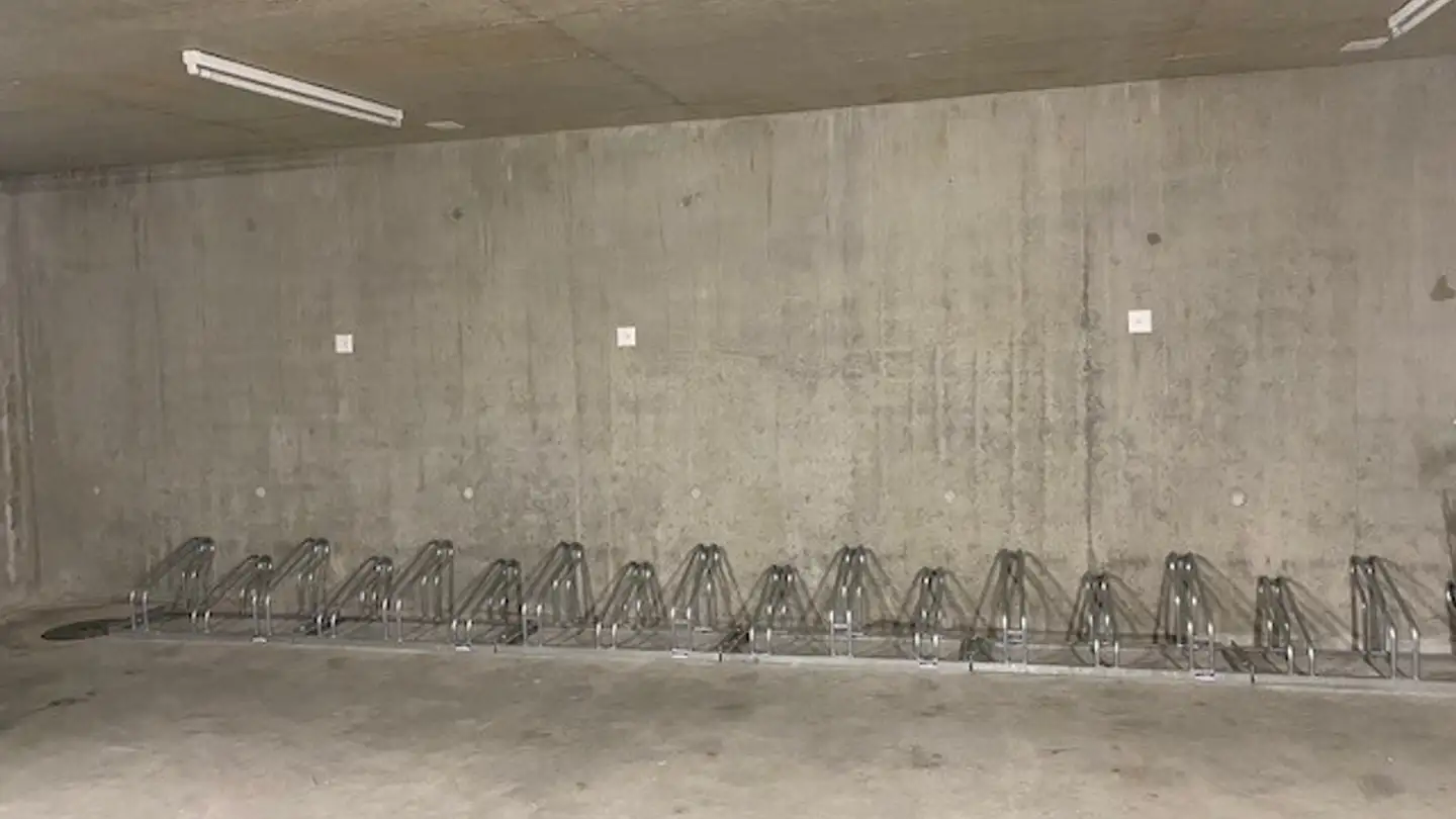 Underground parking space for rent - Avenue De La Gare-Des-Eaux-Vives 28, 1208 Genève - Photo 3