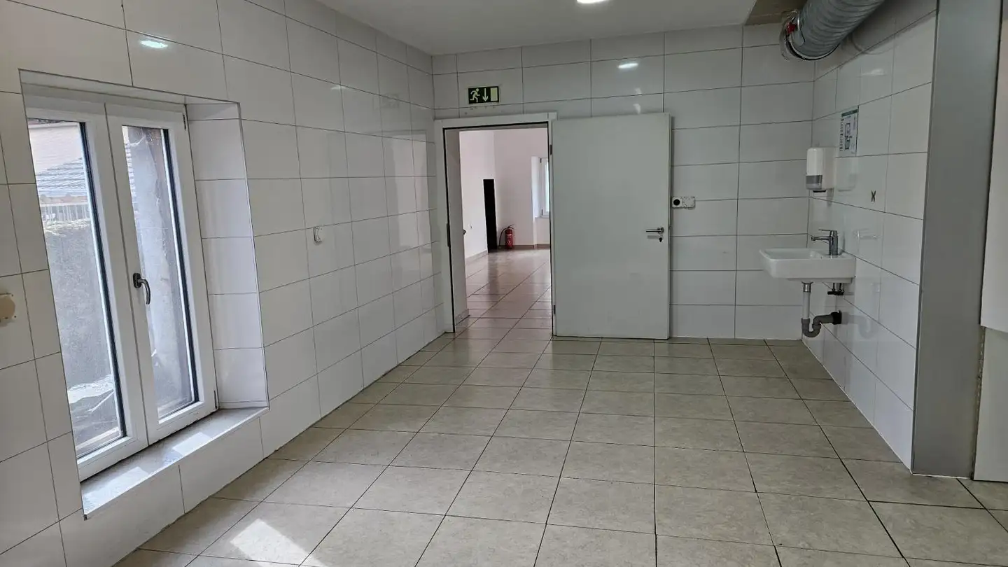 Mixed-use building for rent - Rue Du Lac 2, 2014 Bôle - Photo 3