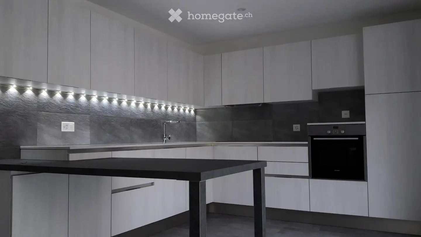 Appartement à louer - 6532 Castione