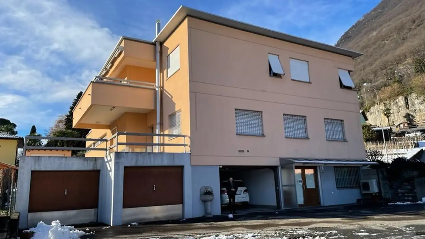 Edificio ad uso misto in vendita - 6515 Gudo - Photo 2