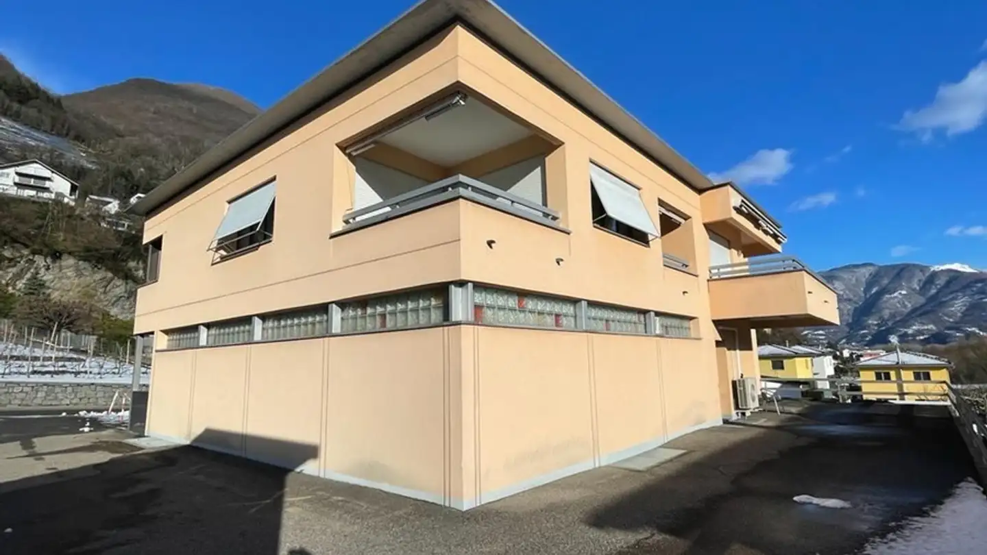 Edificio ad uso misto in vendita - 6515 Gudo - Photo 4