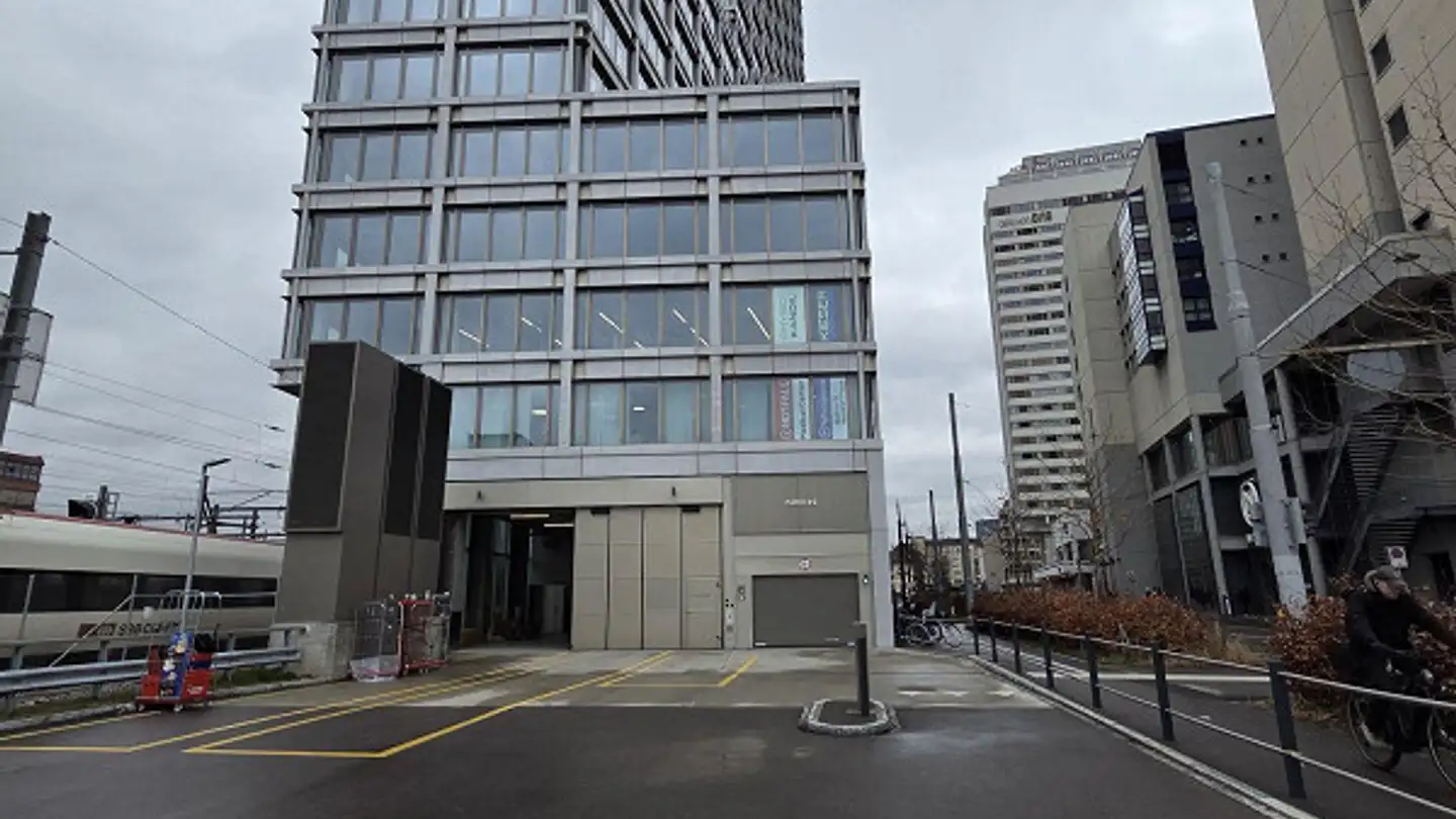 Place de parking souterraine à louer - Hofwiesenstrasse 349, 8050 Zürich