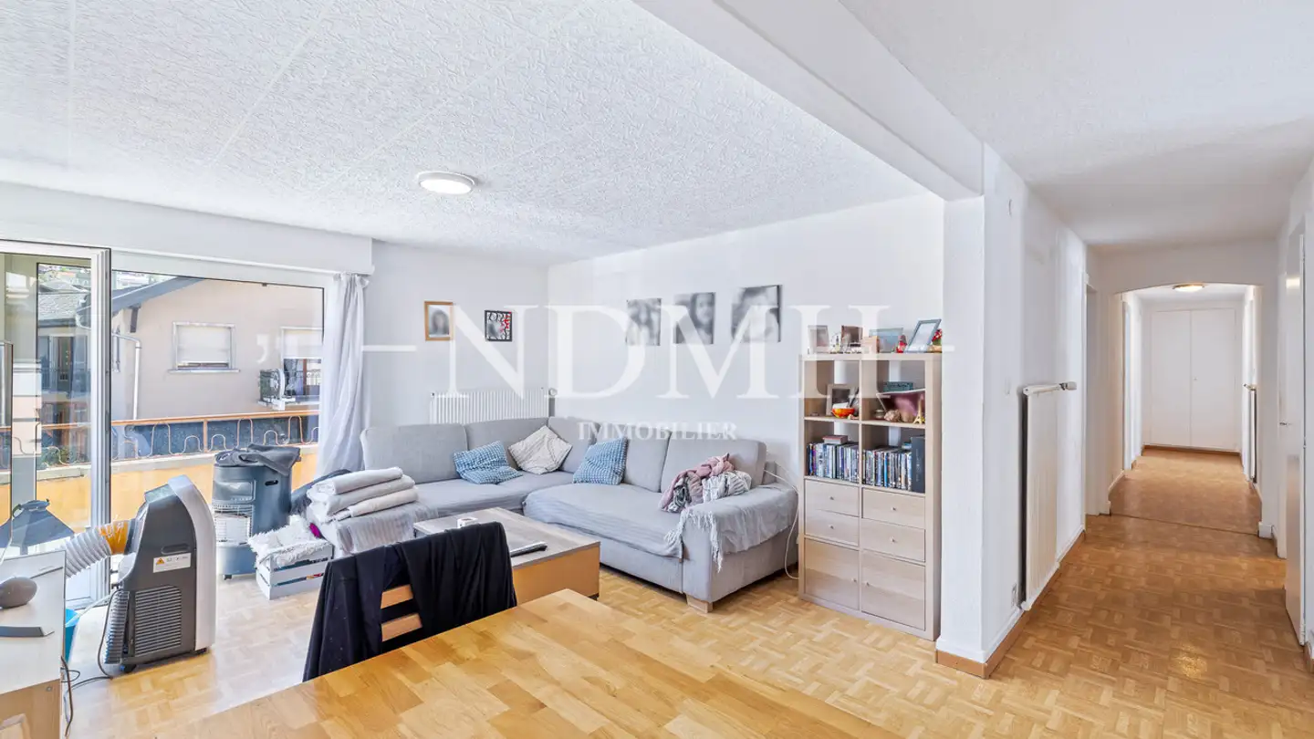 Residential building for sale - 1907 Saxon