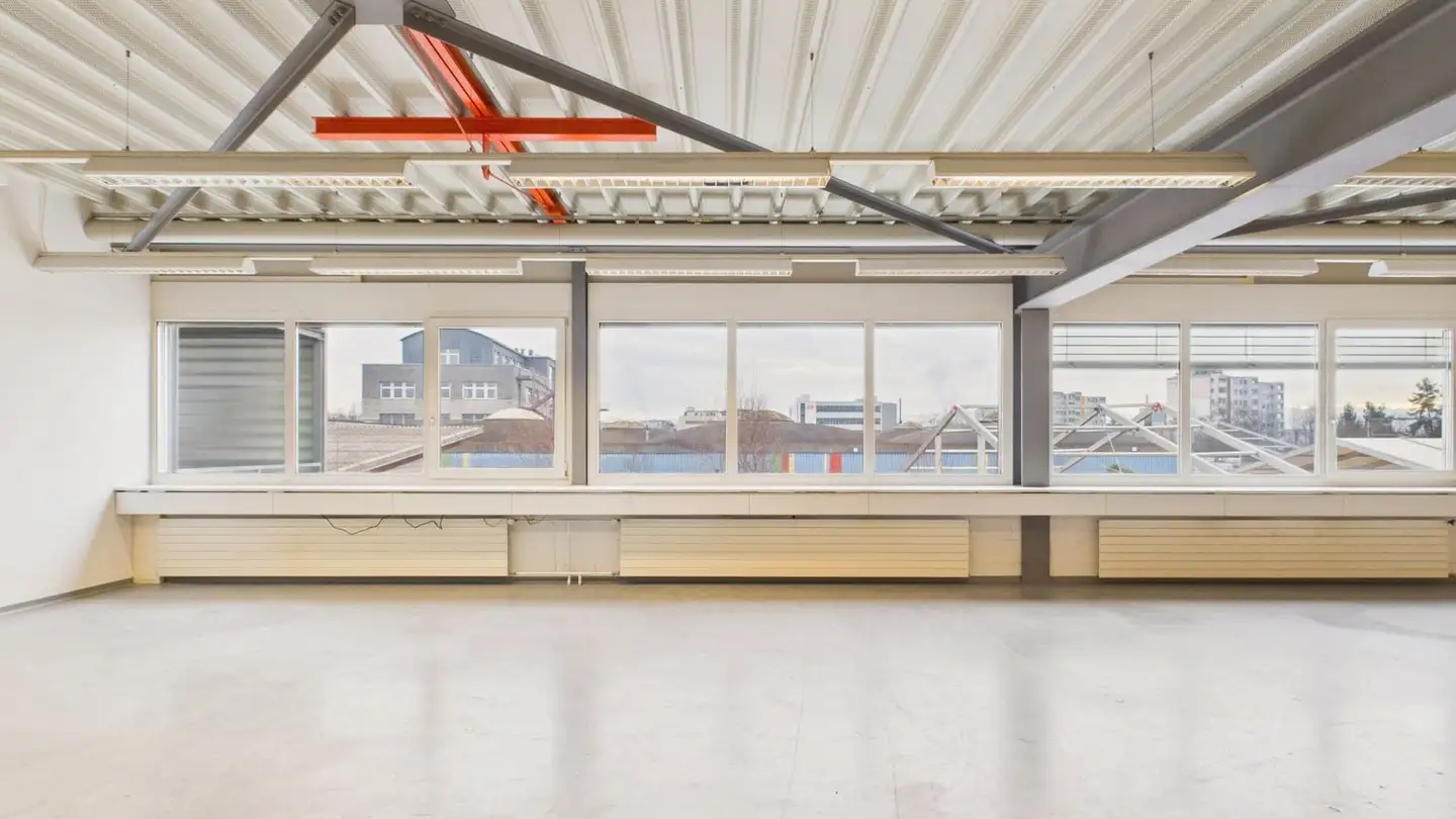 Bureau à louer - 8606 Nänikon