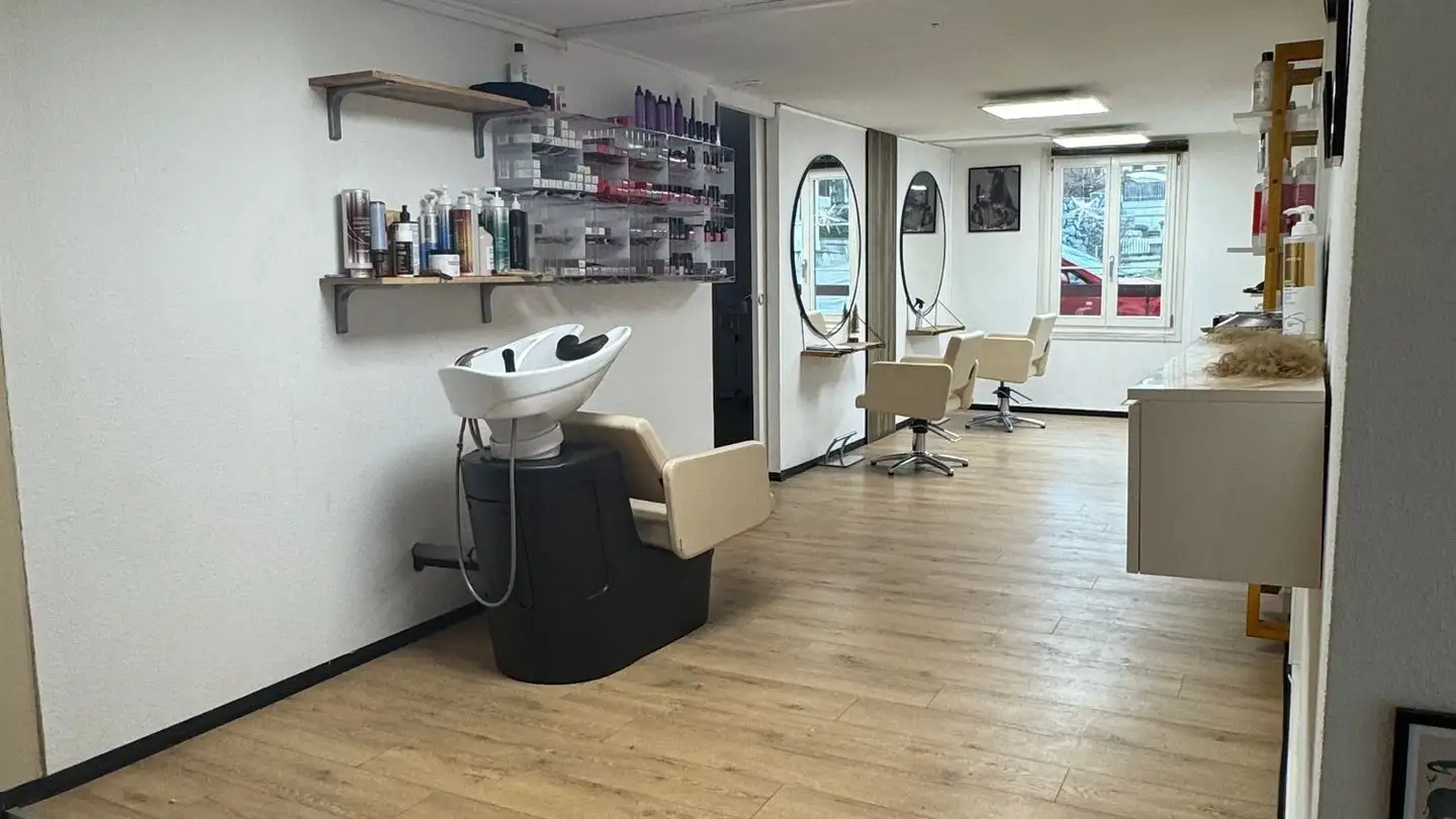 Hairdresser for rent - 3110 Münsingen - Photo 2